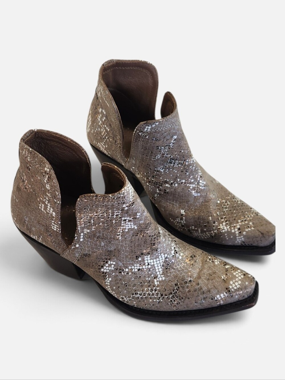 Ariat Dixon Metallic Snakeskin Western Slip On Booties. Gray Silver. Size 7